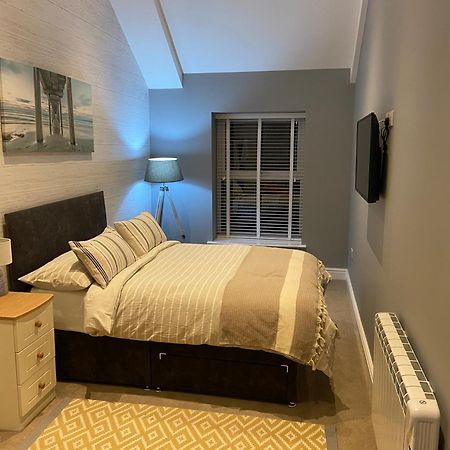 Stylish Tenby Apartment, Great Location, Parking Room photo
