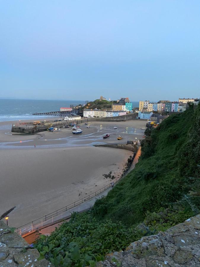 Stylish Tenby Apartment, Great Location, Parking Exterior photo